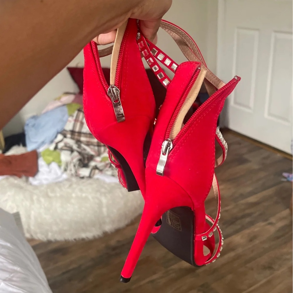 Red Heels - Picture 3 of 4